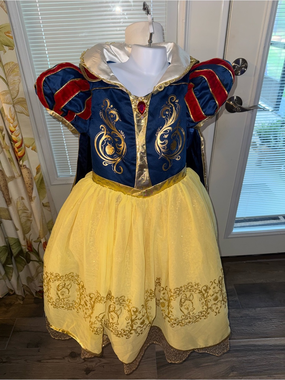 Disney Deluxe Snow White Designer Costume - Picture 2 of 8